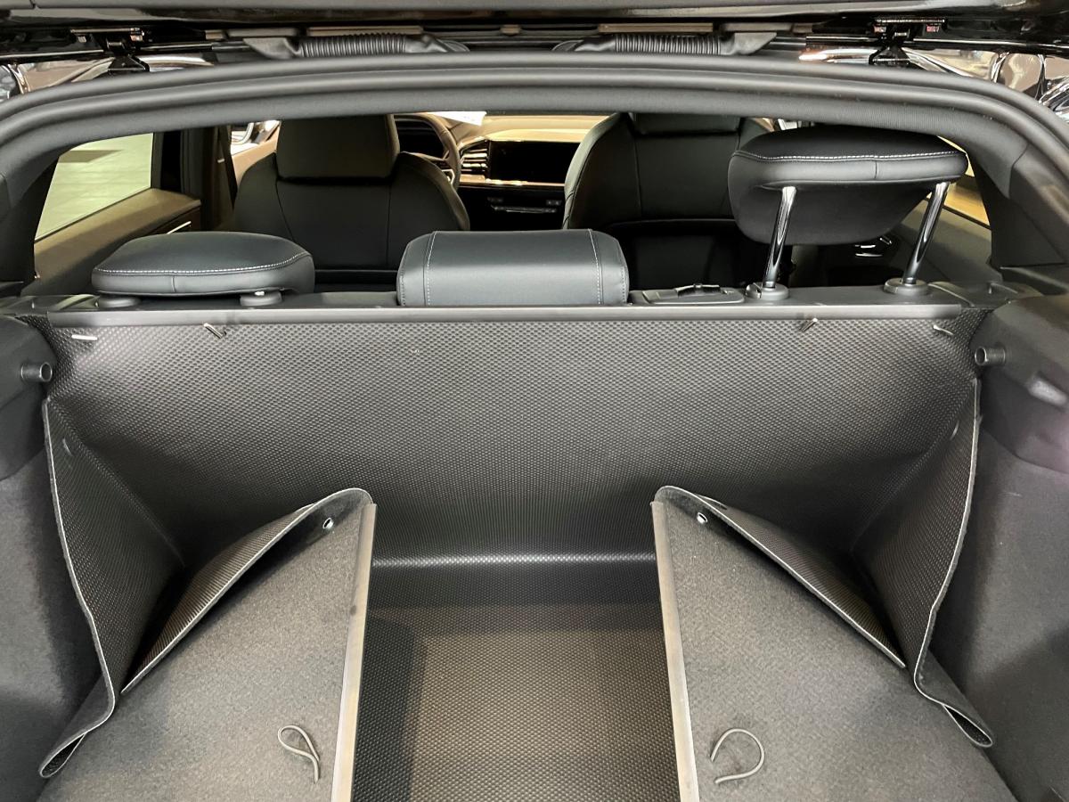 Kofferraumschutz Audi Q e-tron, aufstellen in wenigen Sekunden zu einem Rundumschutz.